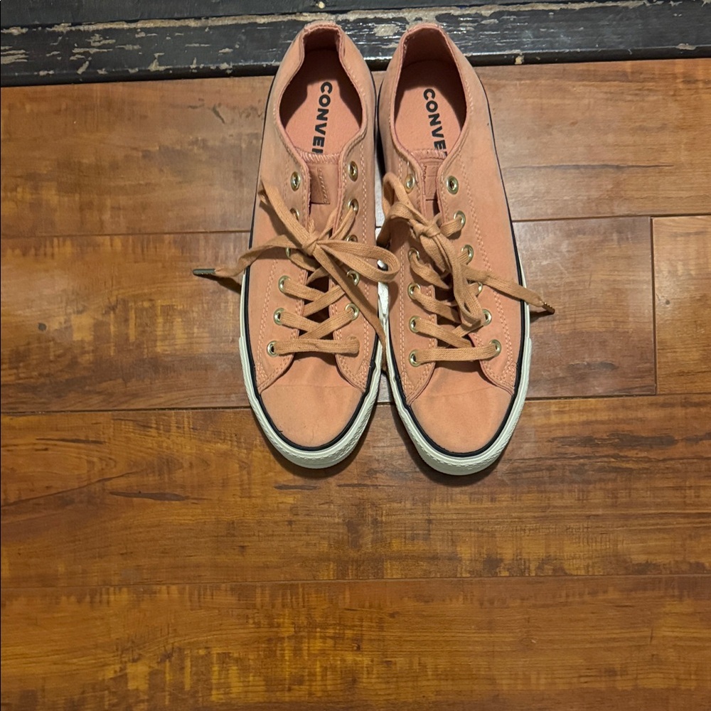 NWOT BLUSH PINK Converse Lace-Up Sneakers